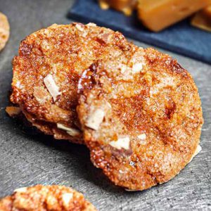 Ce croustillant caramel beurre salé Maison Bruyère fait la part belle au caramel d’Isigny et est rehaussé d’une pointe de sel de Guérande. 