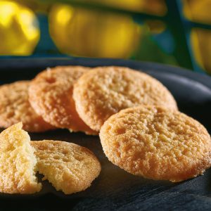 Les fondants citron Maison Bruyère révèlent d’abord en bouche un croustillant très léger puis un fondant incomparable. La saveur citron ajoute la touche finale à ce délicieux biscuit.