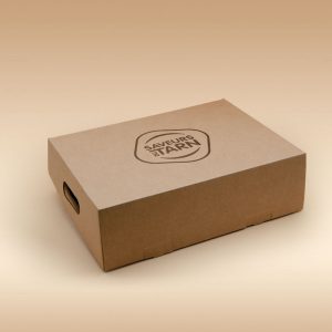 Le coffret gastronomie Maison Bruyère met en avant son ancrage et son savoir-faire local de sa biscuiterie familiale avec le logo Saveurs du Tarn.